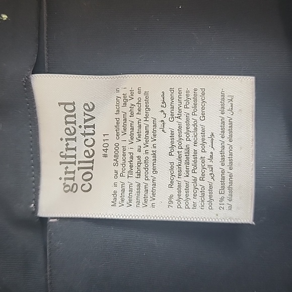 Girlfriend Collective biker shorts - Picture 2 of 3